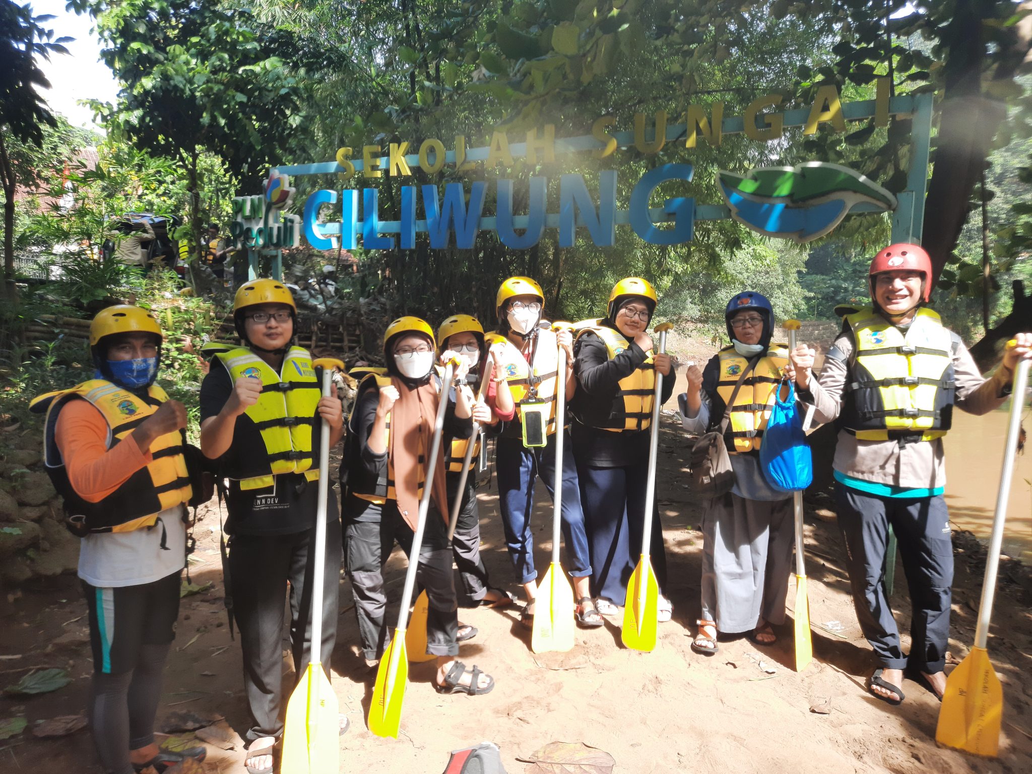 Mahasiswa bersama Dosen Pembimbing